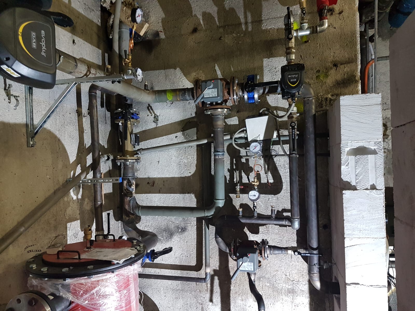 Riqualificazione centrale termica con installazione di caldaia a condensazione. Viale Monza (Milano Centro)
