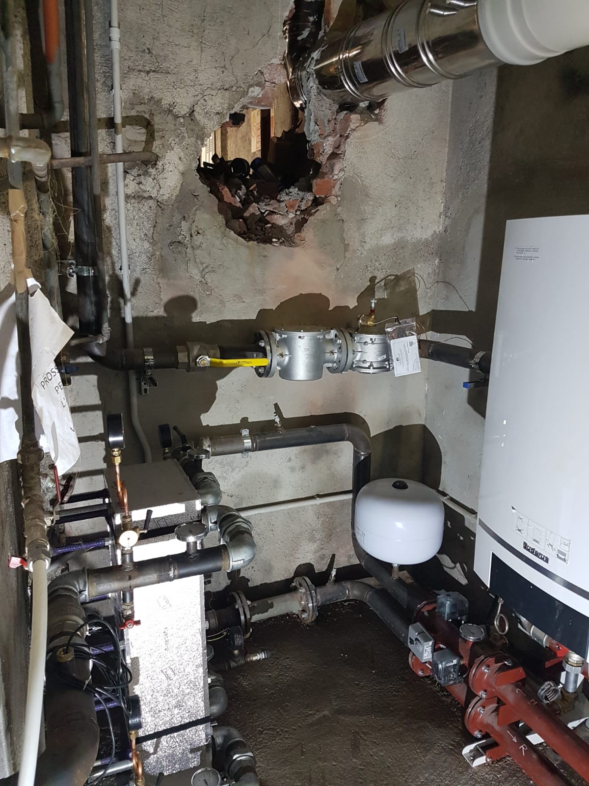 Riqualificazione centrale termica con installazione di caldaia a condensazione. Viale Monza (Milano Centro)