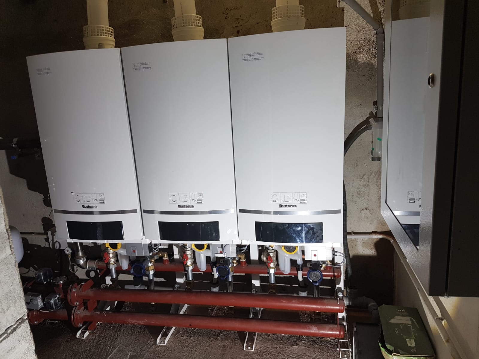 Riqualificazione centrale termica con installazione di caldaia a condensazione. Viale Monza (Milano Centro)